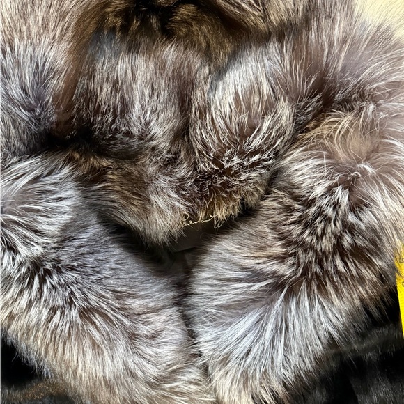 Mink Fur Coat with Silver Fox Hood – Black – Excellent Condition - Picture 16 of 16